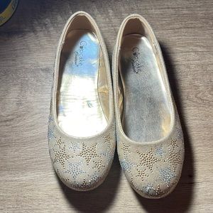 Gold flats with gold and silver rhinestone stars.